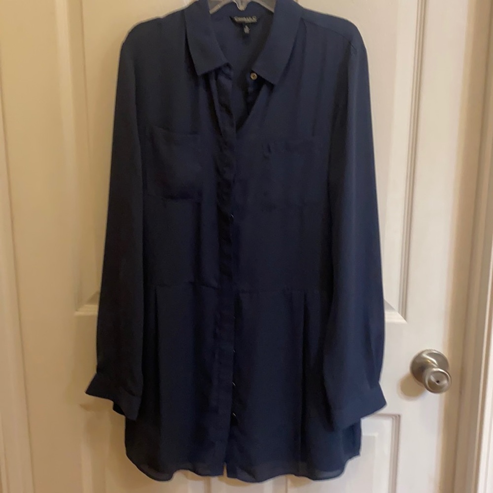 Women’s Conrad C collection size 8 Blue button down shirt excellent career wear